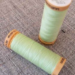 Gutermann Cotton Thread #8975 (pale lime)