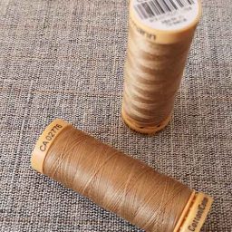 Gutermann Cotton Thread #1136 (pale tan)