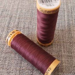 Gutermann Cotton Thread #2724 (plum)