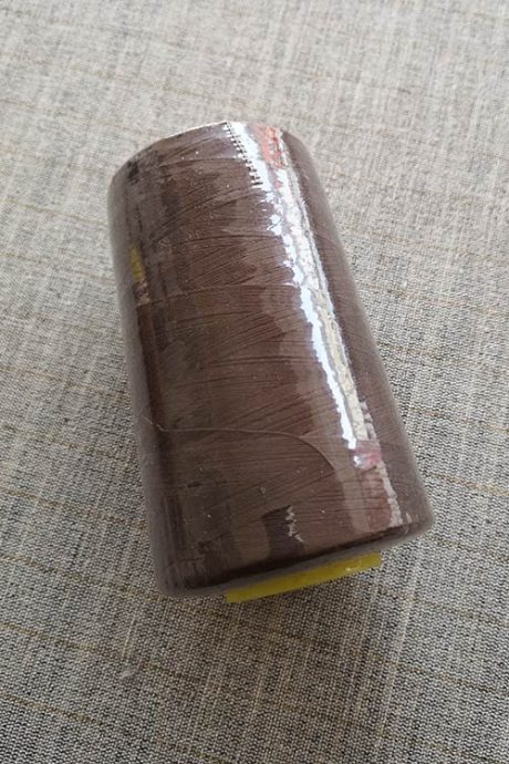 Overlocker/serger thread, 100% polyester, 5000 yds (mahogany)