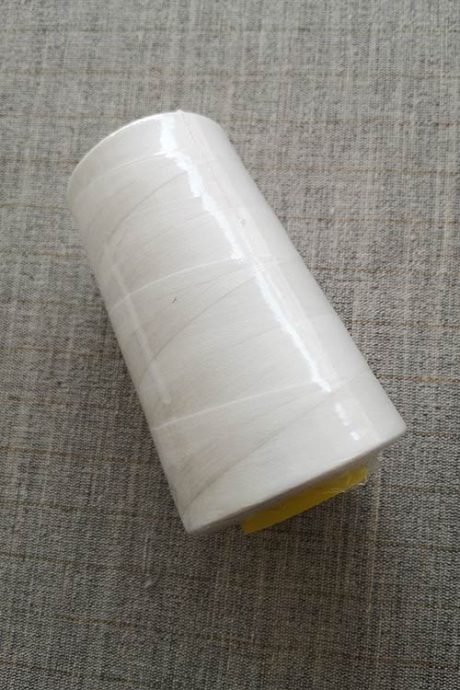 Overlocker/serger thread, 100% polyester, 5000 yds (off-white)