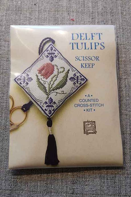 "Delft Tulip" Scissor Keep cross-stitch embroidery kit