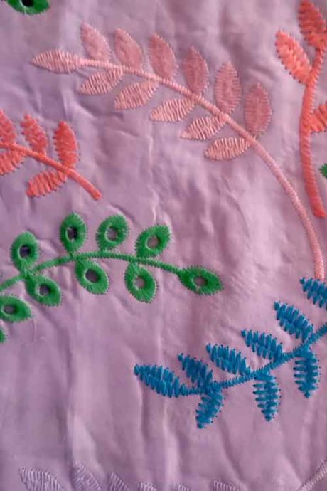 Embroidered cotton voile (lilac)