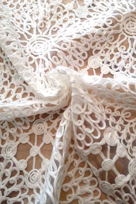 Circular pattern, yarn embroidered tulle (ivory)