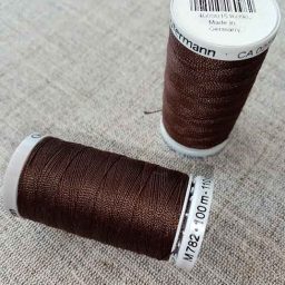 Gutermann Extra-Strong Col. 696 (brown)