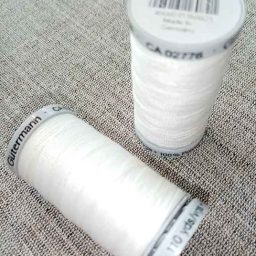 Gutermann Extra-Strong Col. 111 (ivory)