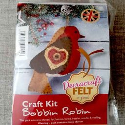 Felt robin Christmas tree decoration kit