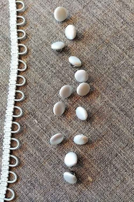 'Bridal white' satin-covered buttons, 11mm (pack of 10)