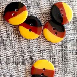 Tricolour, 'Humbug' buttons, 20mm (yellow, brown)