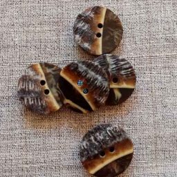 Vintage 2-hole high-shine horn buttons (26mm)
