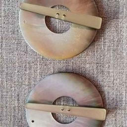 50mm natural shell round toggle clasp