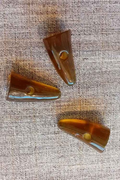 amber-style clear horn toggles, 35mm
