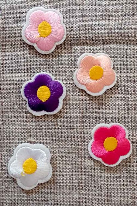 Satin-stitch embroidered flower patch (30mm)