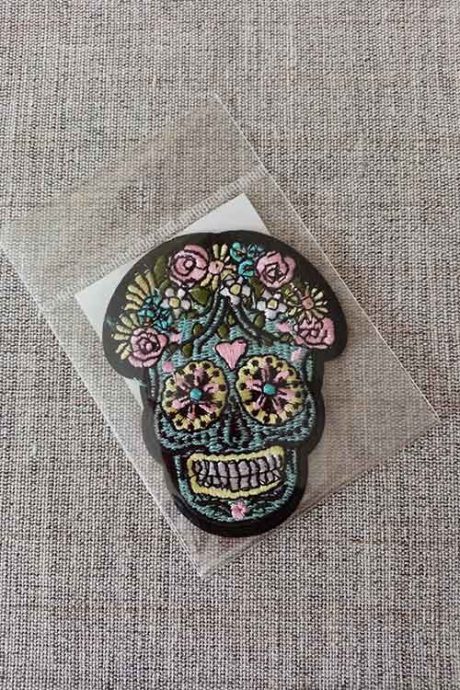 Iron-on Sugar Skull patch (77mm x 63mm)
