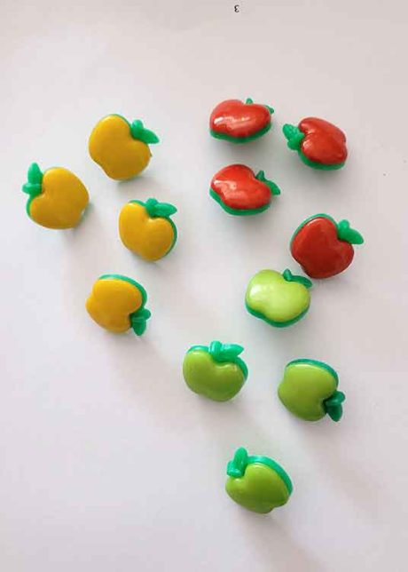 Children's "Little Apple" buttons (18mm)
