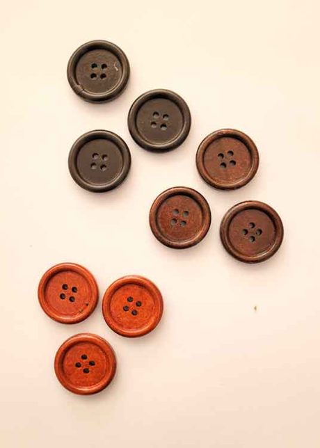 Wooden 4-hole buttons (25mm)