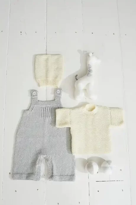 9498 Babies' Dungarees, Top and Hat (Bambino DK) - Image 2
