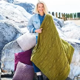 9944 Blanket and Cushions  (Fusion Chunky)