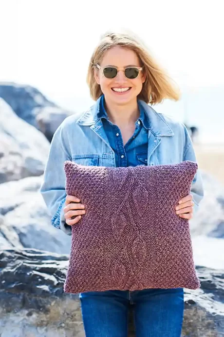 9944 Blanket and Cushions  (Fusion Chunky) - Image 3