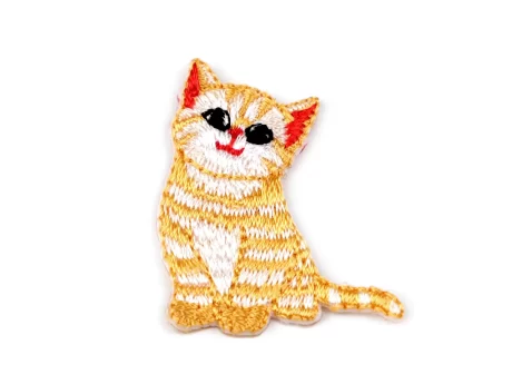 Cream cat iron-on embroidered patch, 3 x 3.5 cm
