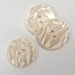 Pearlescent Button, 38mm (creamy light nacre)