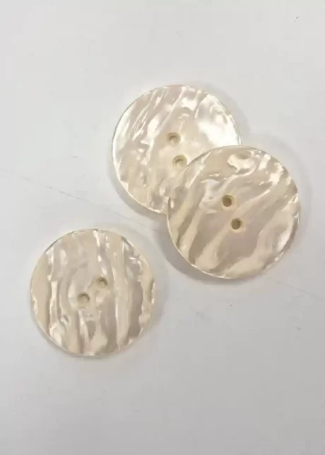 Pearlescent Button, 38mm (creamy light nacre)