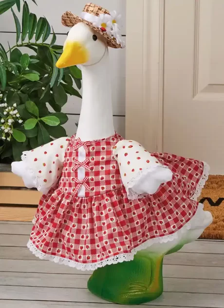 S3158 Clothes for Porch and Lawn Geese
